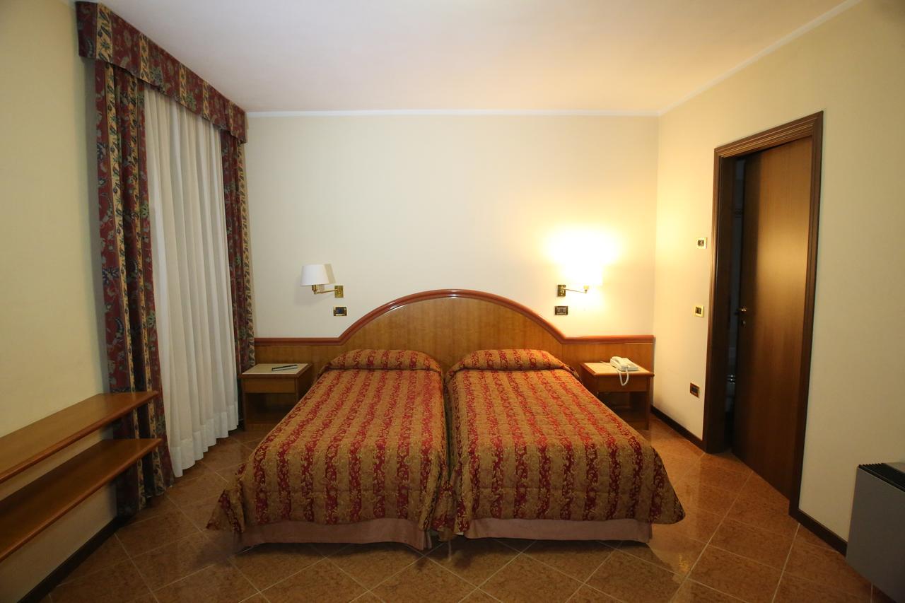 Hotel Paris Castel Goffredo Екстер'єр фото