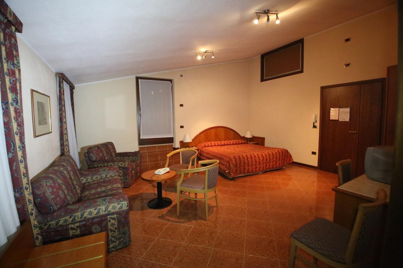 Hotel Paris Castel Goffredo Екстер'єр фото