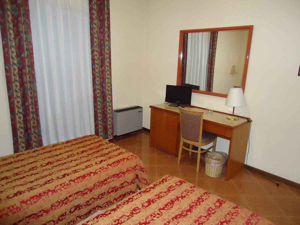 Hotel Paris Castel Goffredo Екстер'єр фото